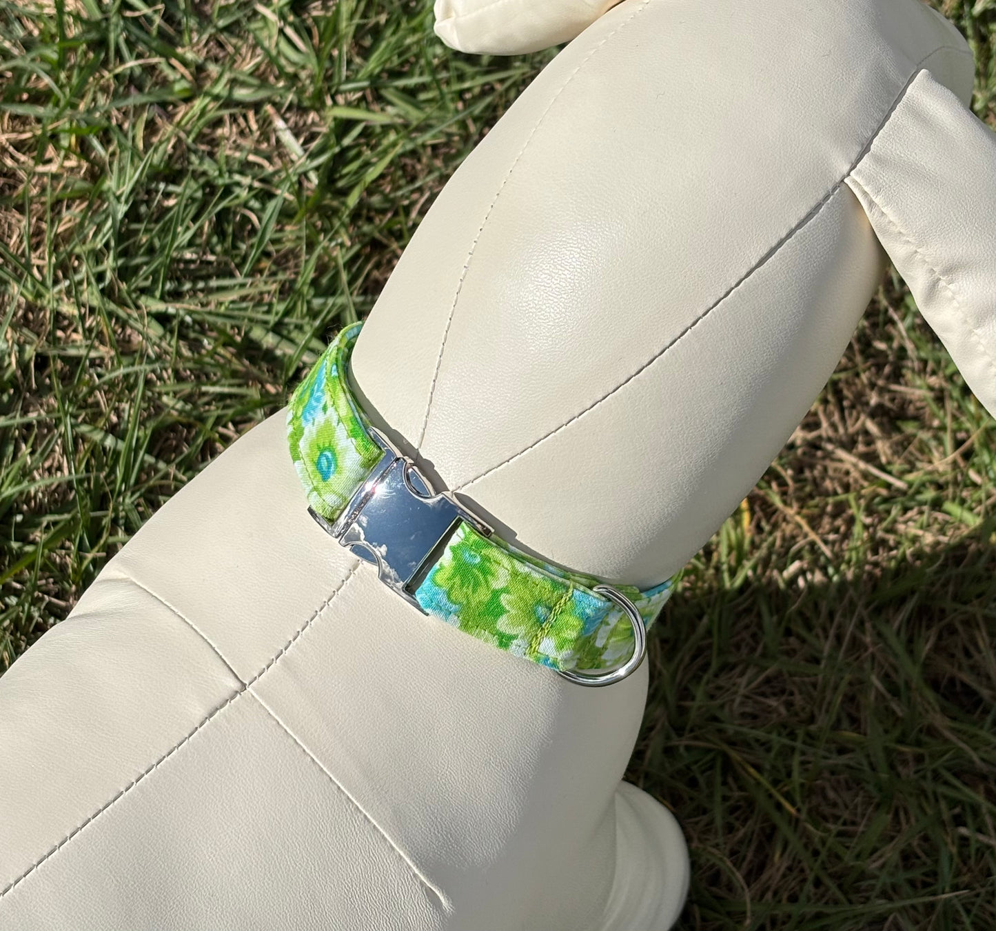 Bright Green Daisies Fabric Dog Collar