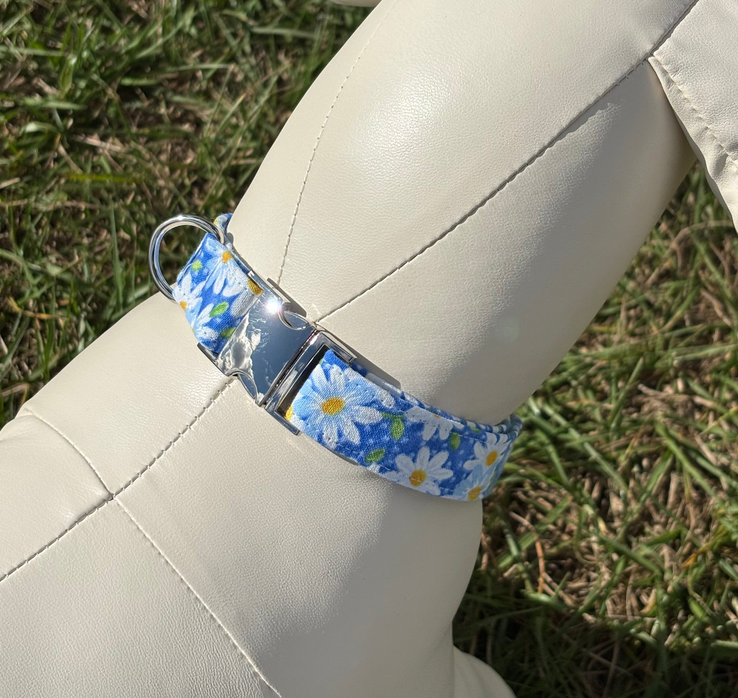 White Daisies Fabric Dog Collar